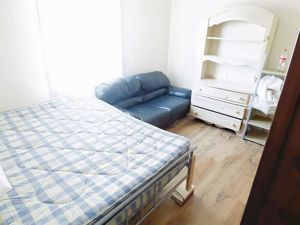 Bedroom- click for photo gallery